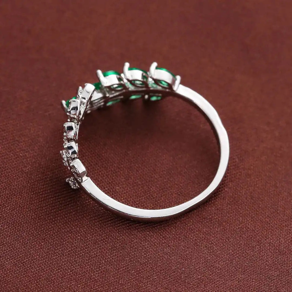 Anillo Delicado de Hoja Verde Esmeralda