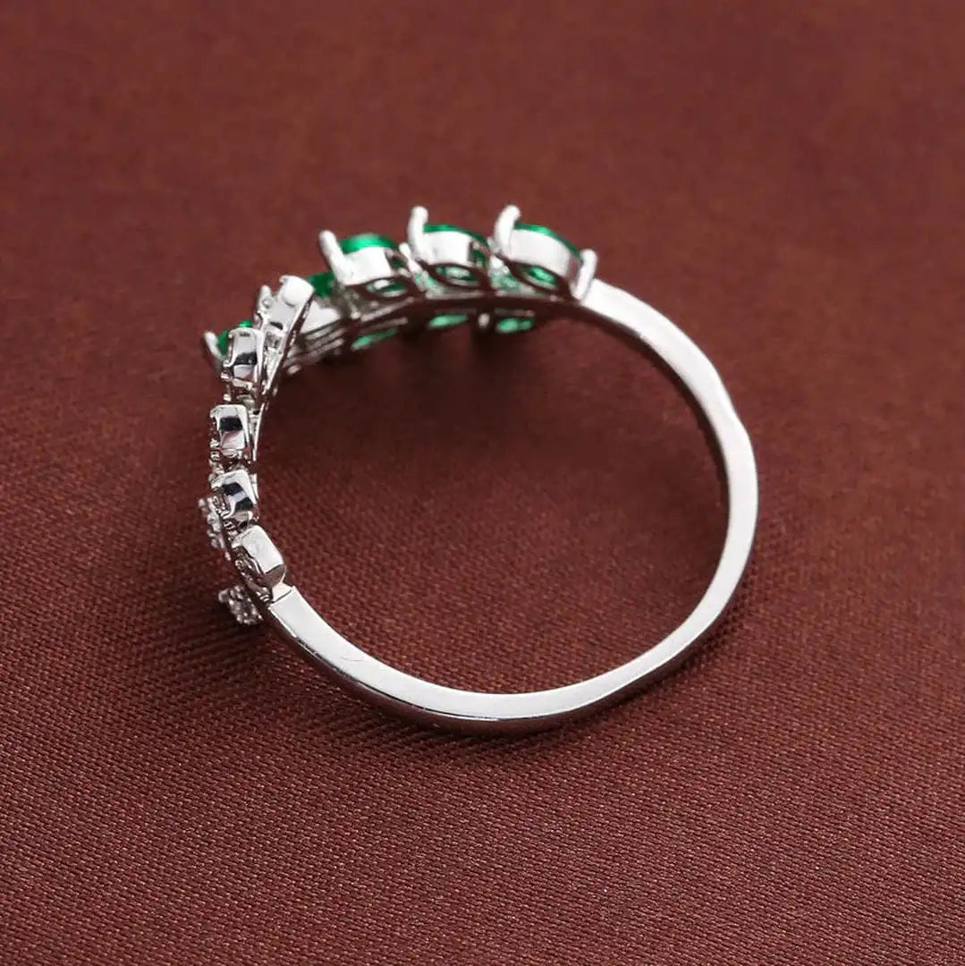Anillo Delicado de Hoja Verde Esmeralda