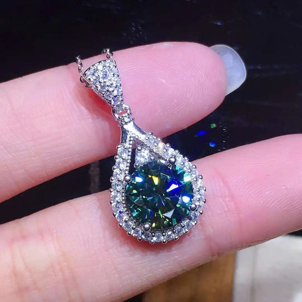 Pulsera rígida de lágrima esmeralda radiante