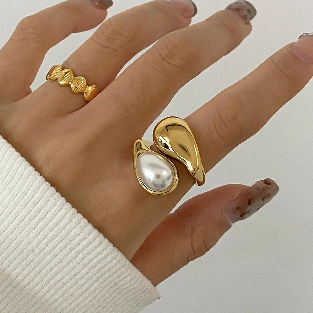Anillo de oro esculpido María Dazzling Pearl
