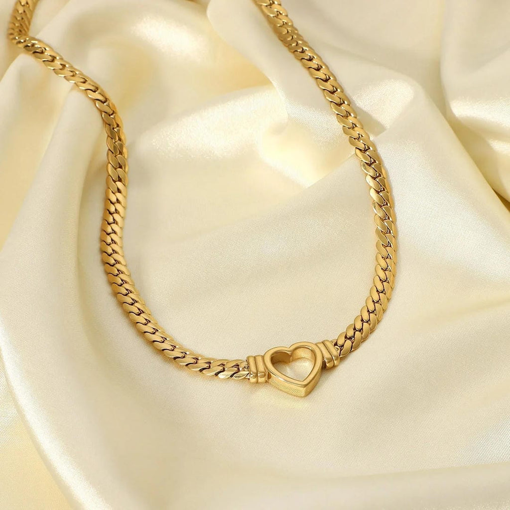 Gargantilla elegante con corazón hueco de oro