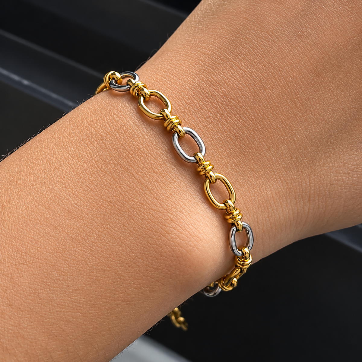 Pulsera Elegante Bicolor de Oro