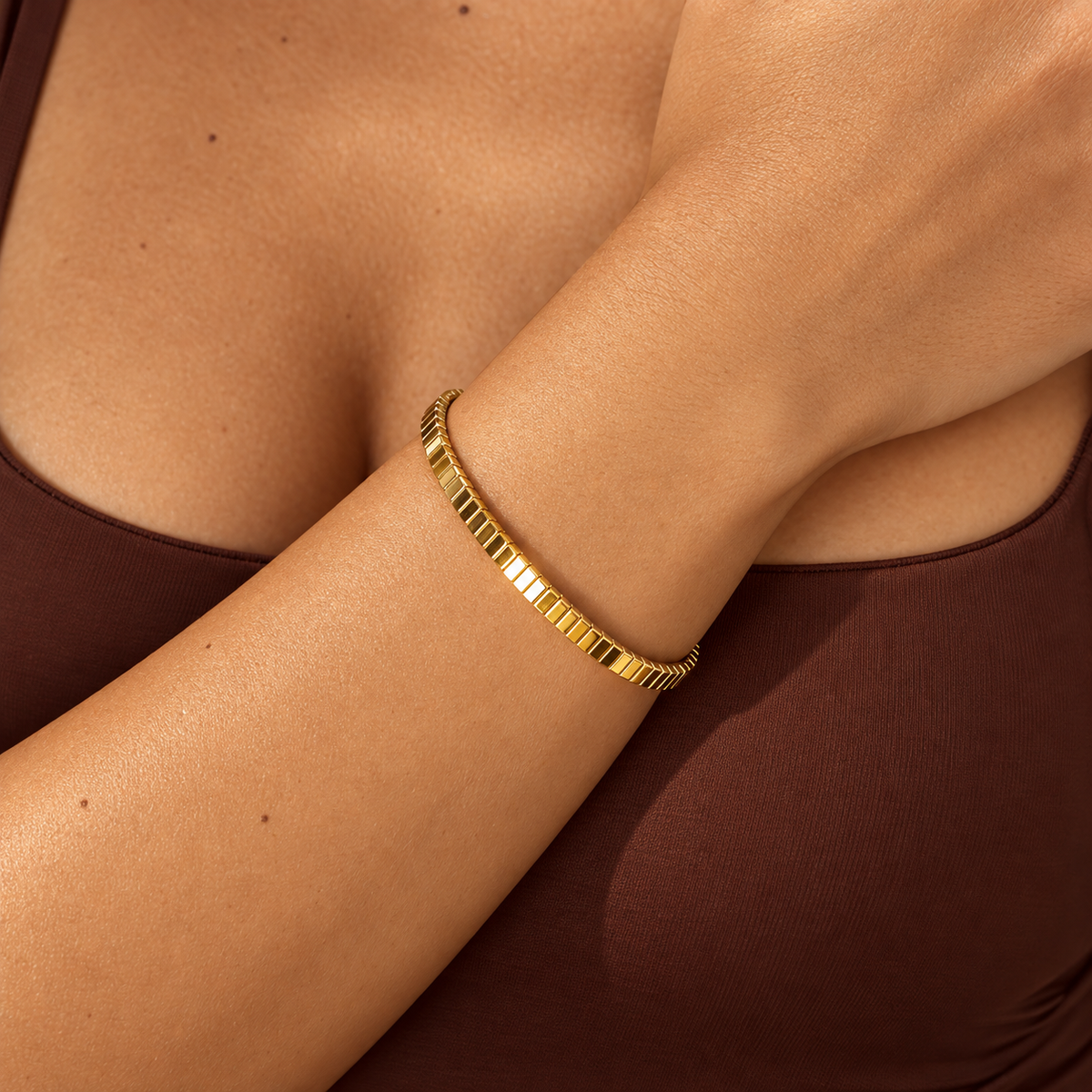 Elegante brazalete de oro