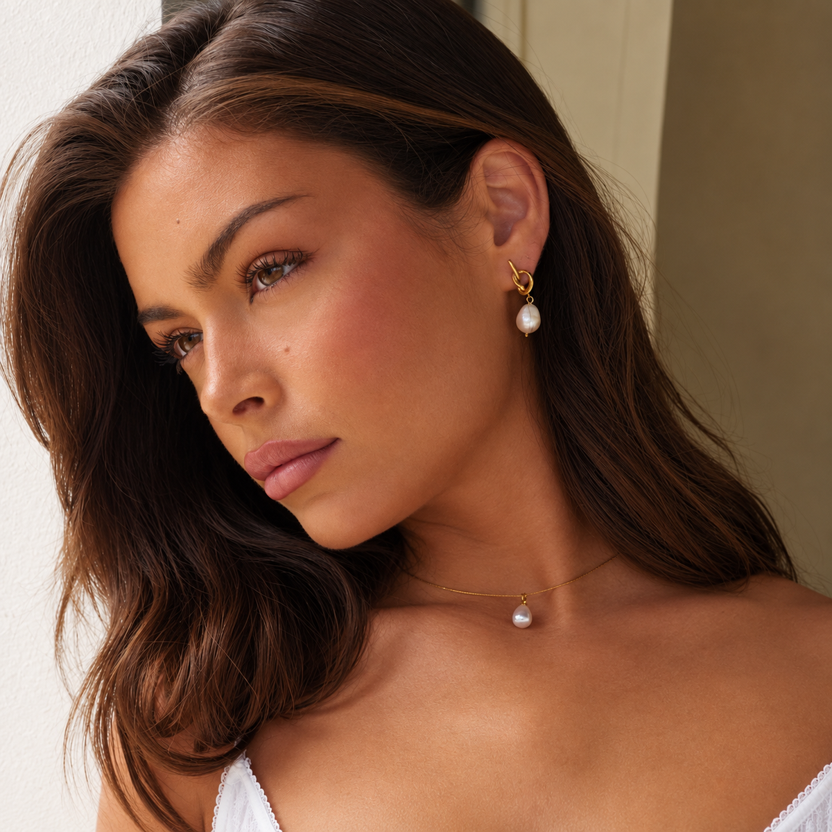 Pendientes de oro con nudo de perlas elegantes