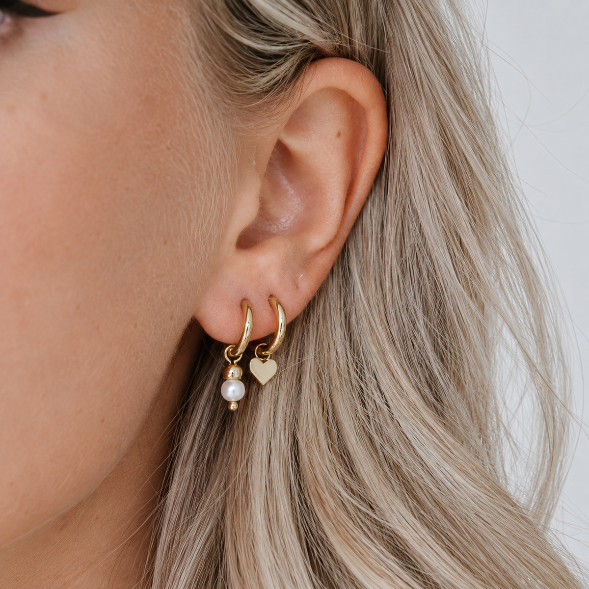 Veerle Stunning Pearl White Earrings