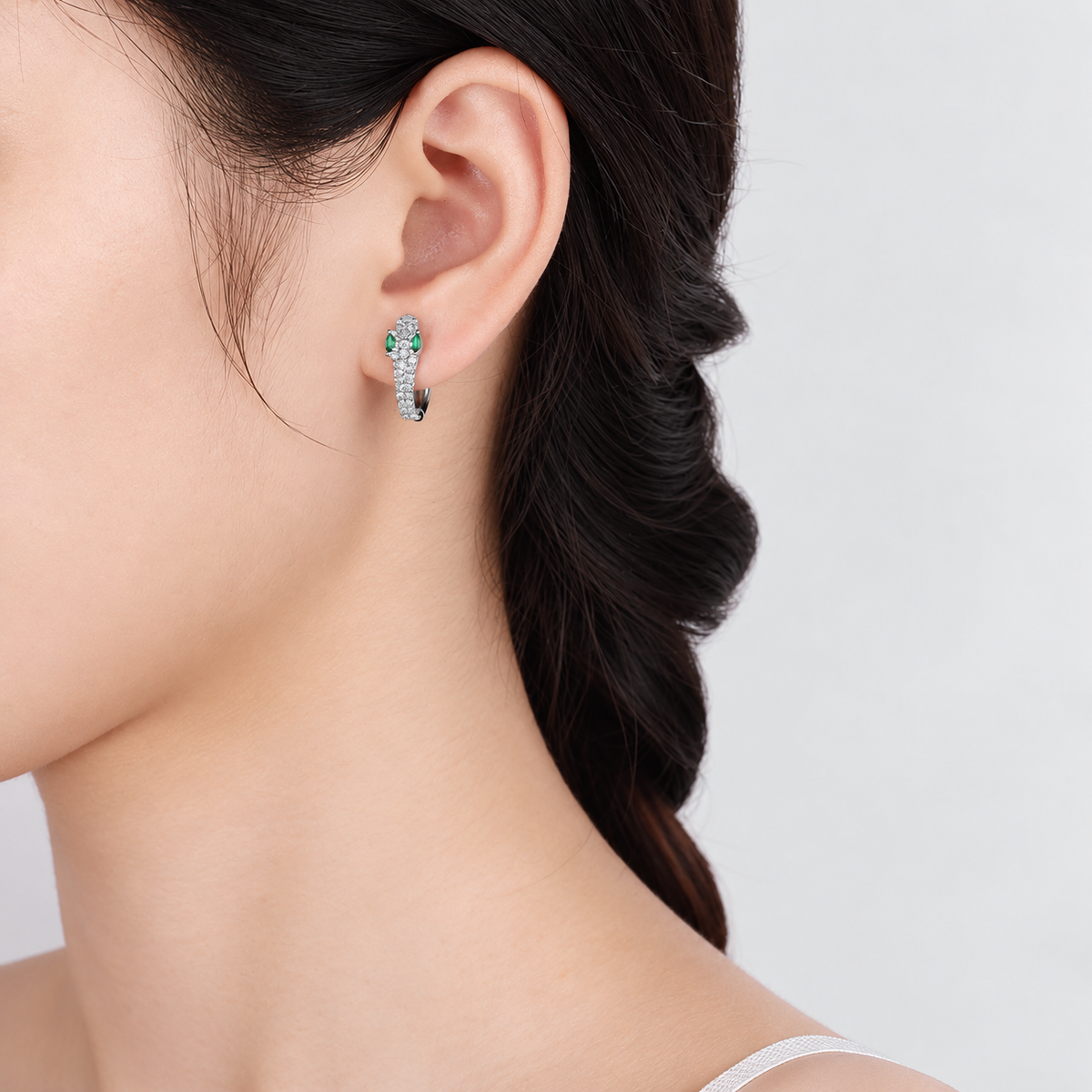 Pendientes plateados de serpiente