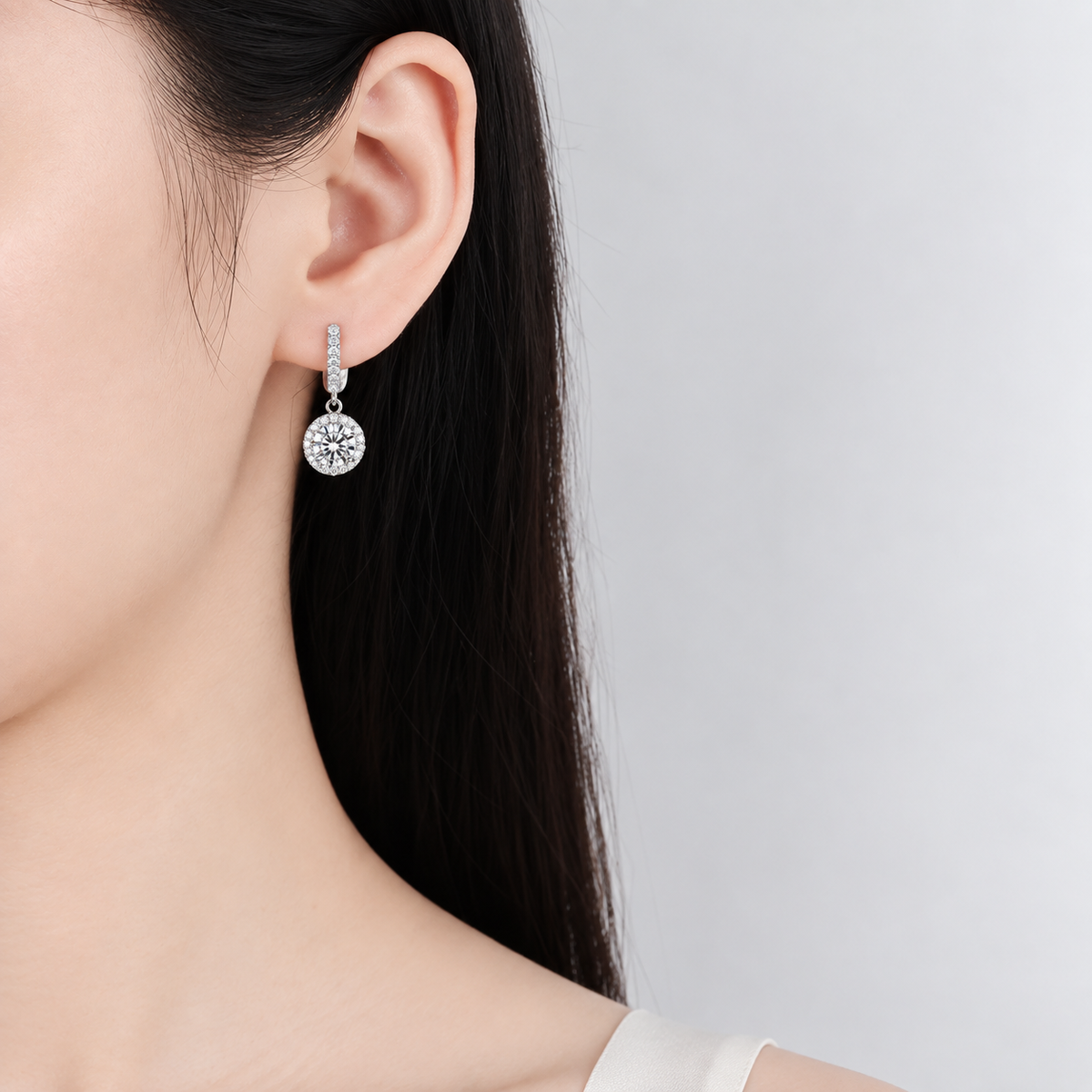 Pendientes plateados con piedra