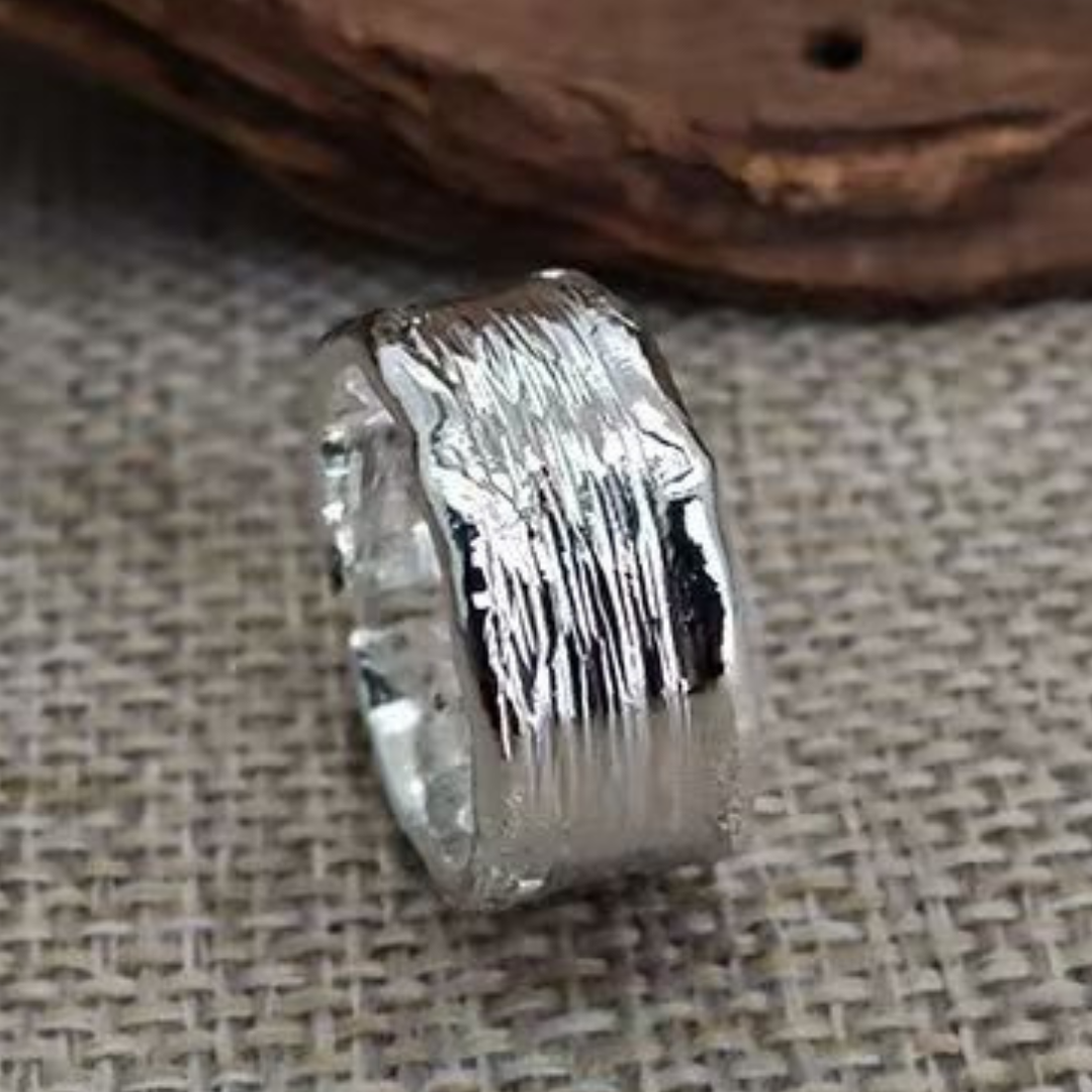 Anillo de oro y plata estilo martillado