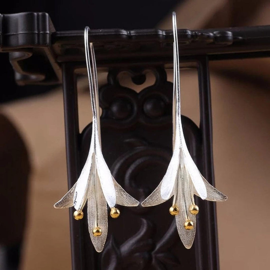 Elegantes Pendientes de Flores de Plata