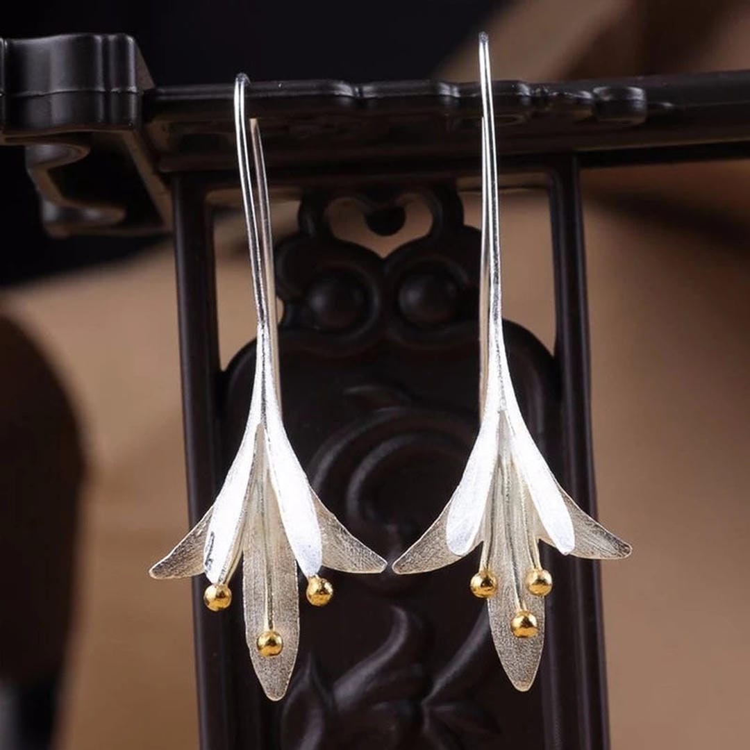 Elegantes Pendientes de Flores de Plata