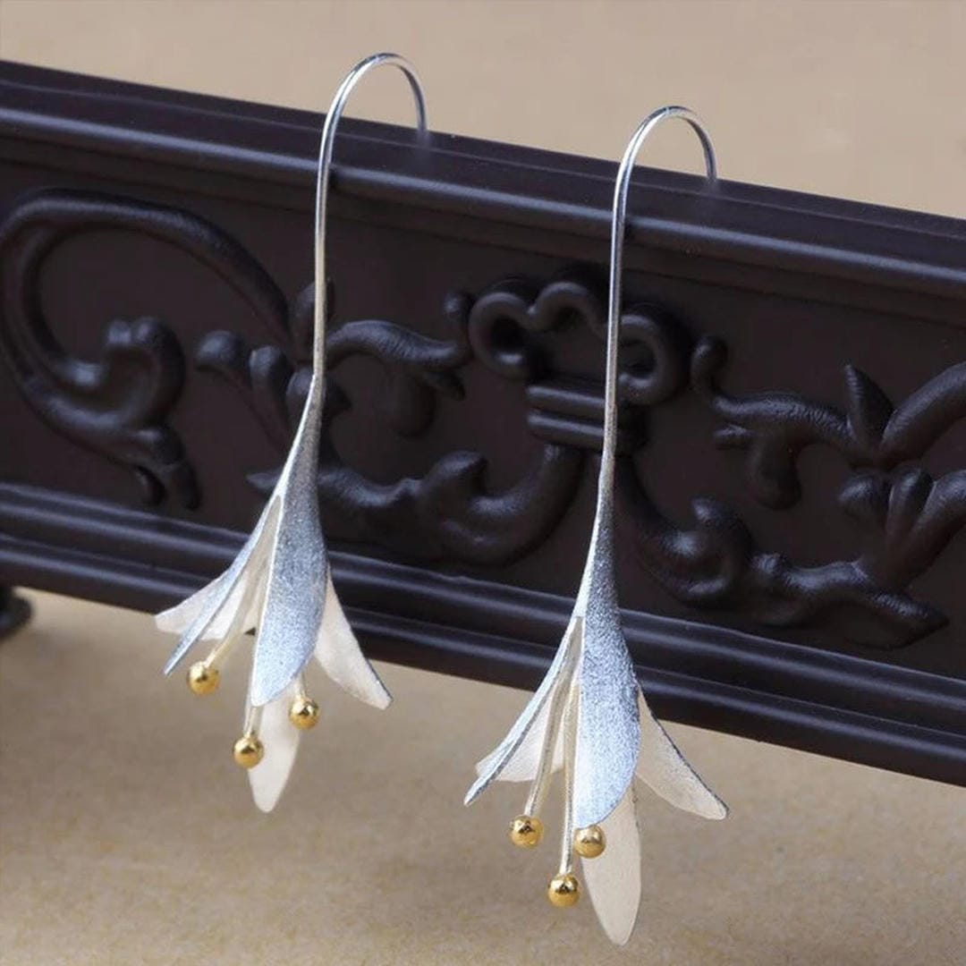 Elegantes Pendientes de Flores de Plata