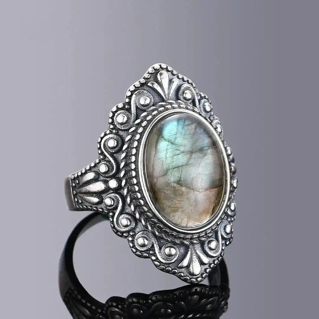 Anillo Ovalado Ornamentado de Plata Clásico