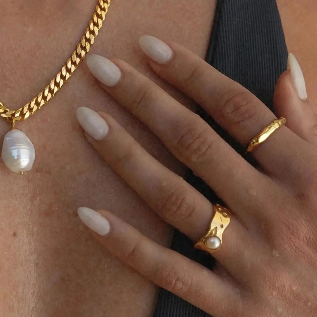 Anillo de banda de perlas oro fundido