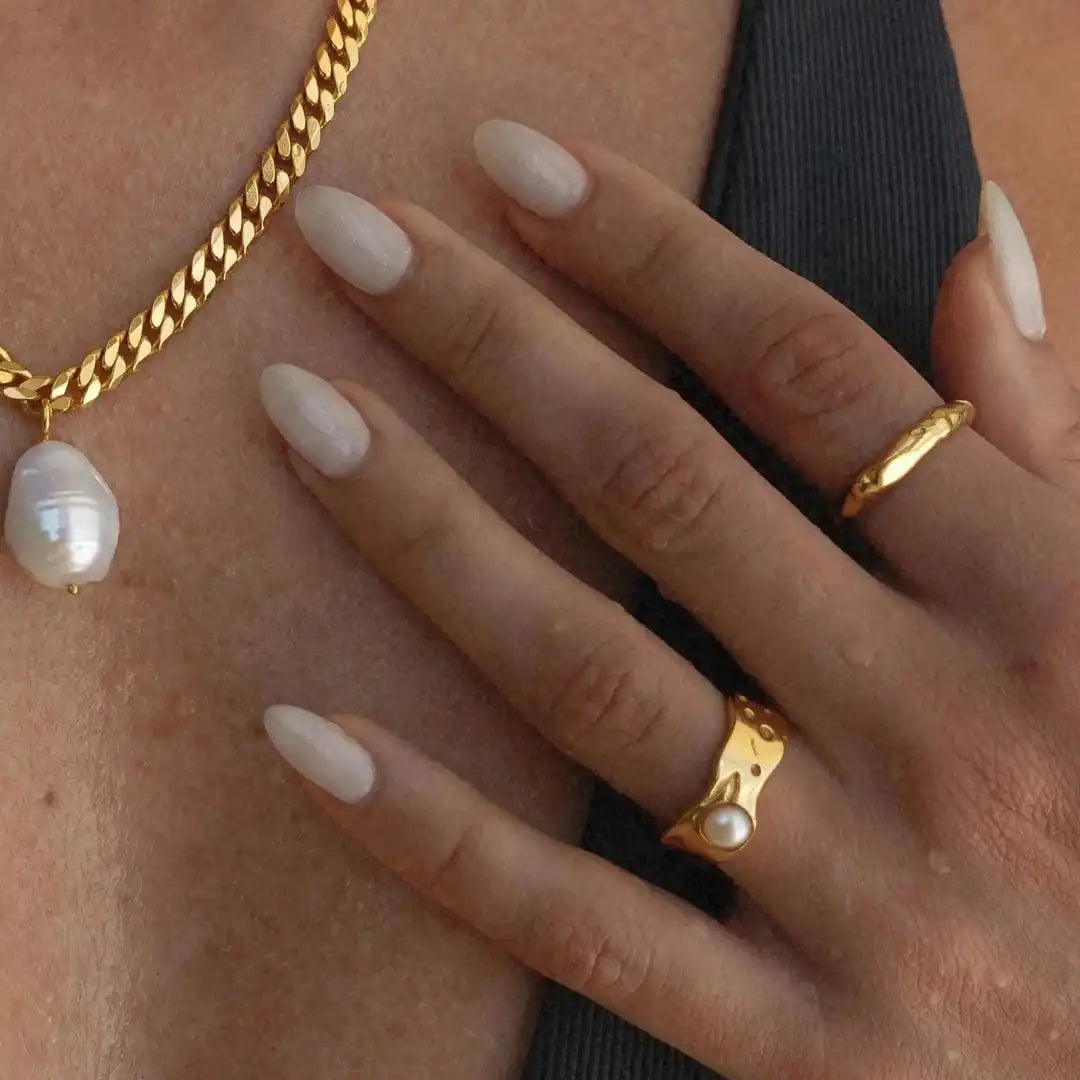 Anillo de banda de perlas oro fundido