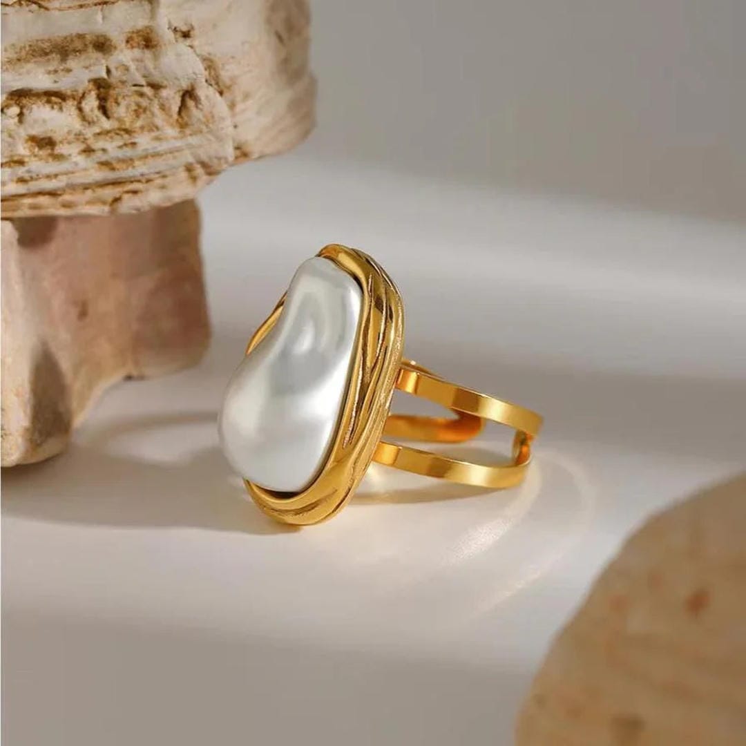 Anillo de Perlas Elegante y Atemporal