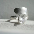 Anillo ajustable de cara abstracta plateado