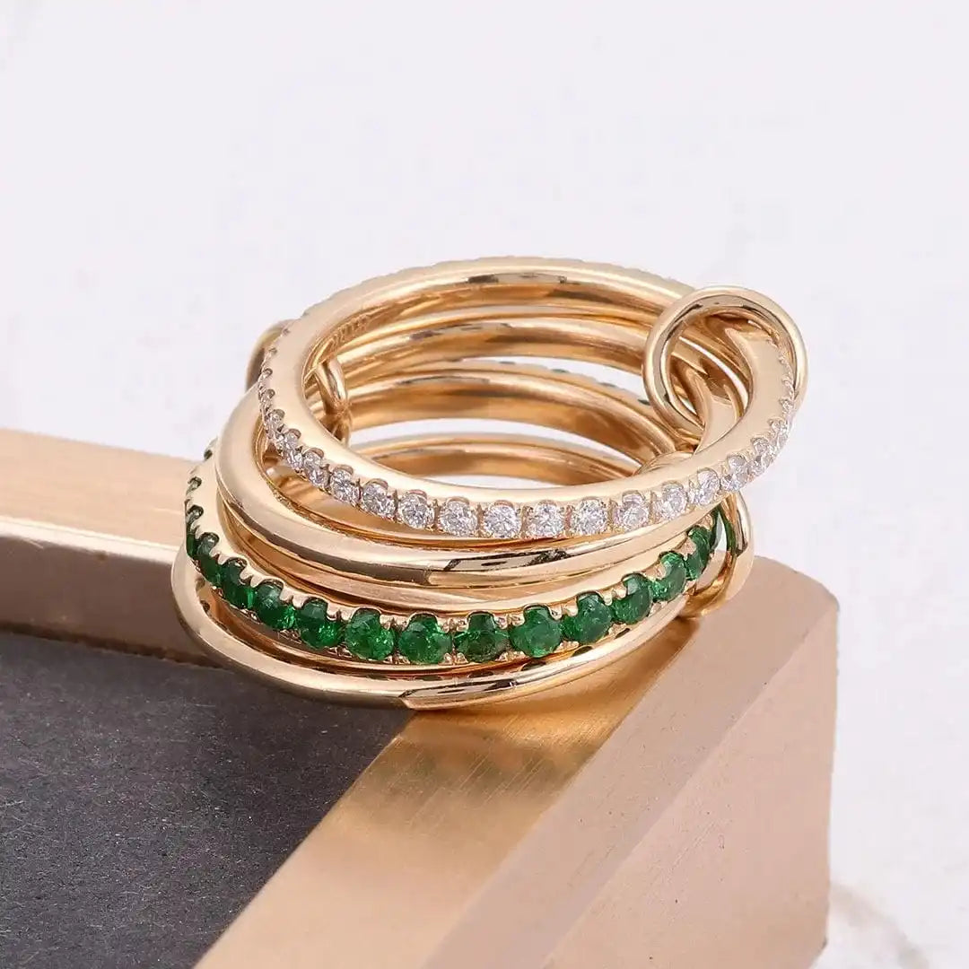 Anillo de oro rosa apilable de cristales brillantes