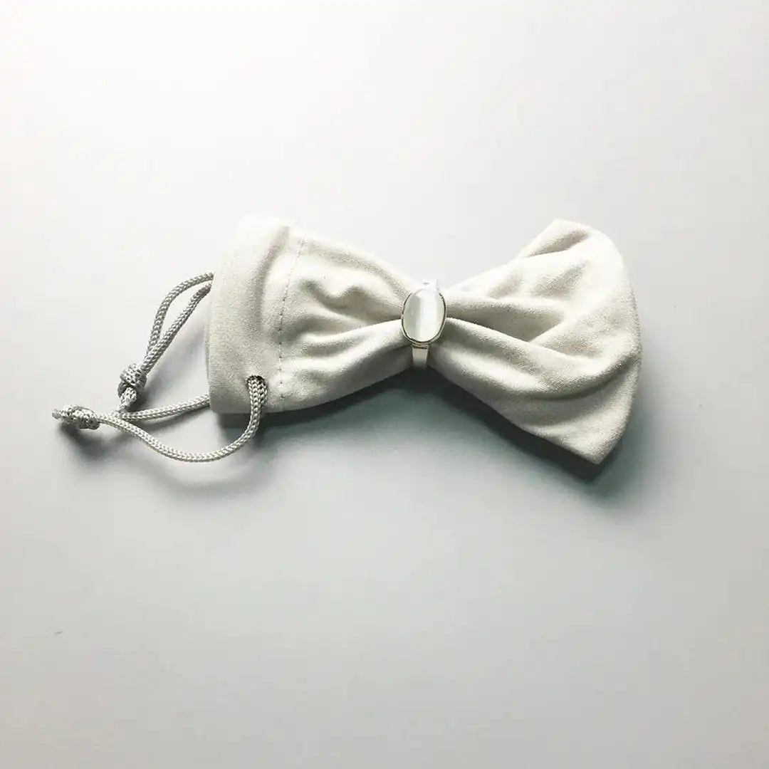 Anillo llamativo ajustable con cabujón blanco plateado