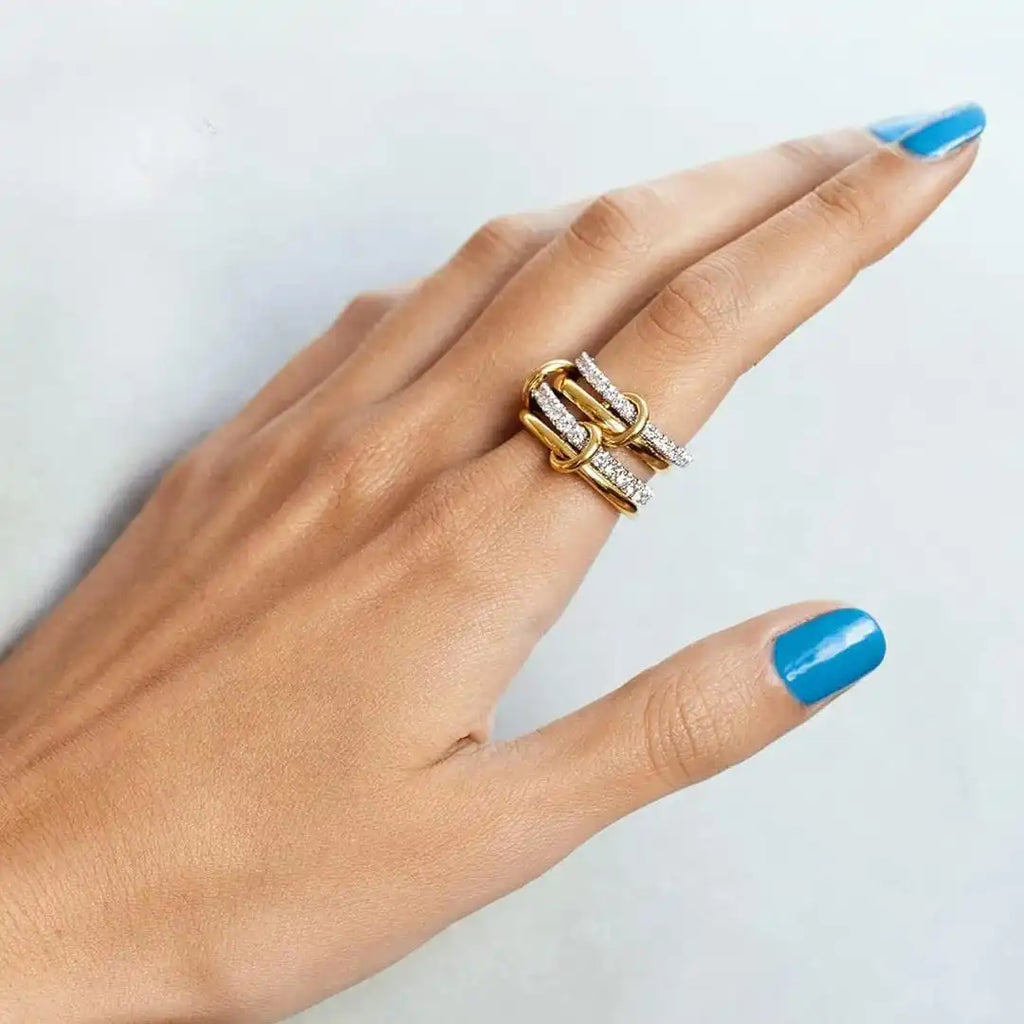 Conjunto de anillos de circonitas entrelazadas