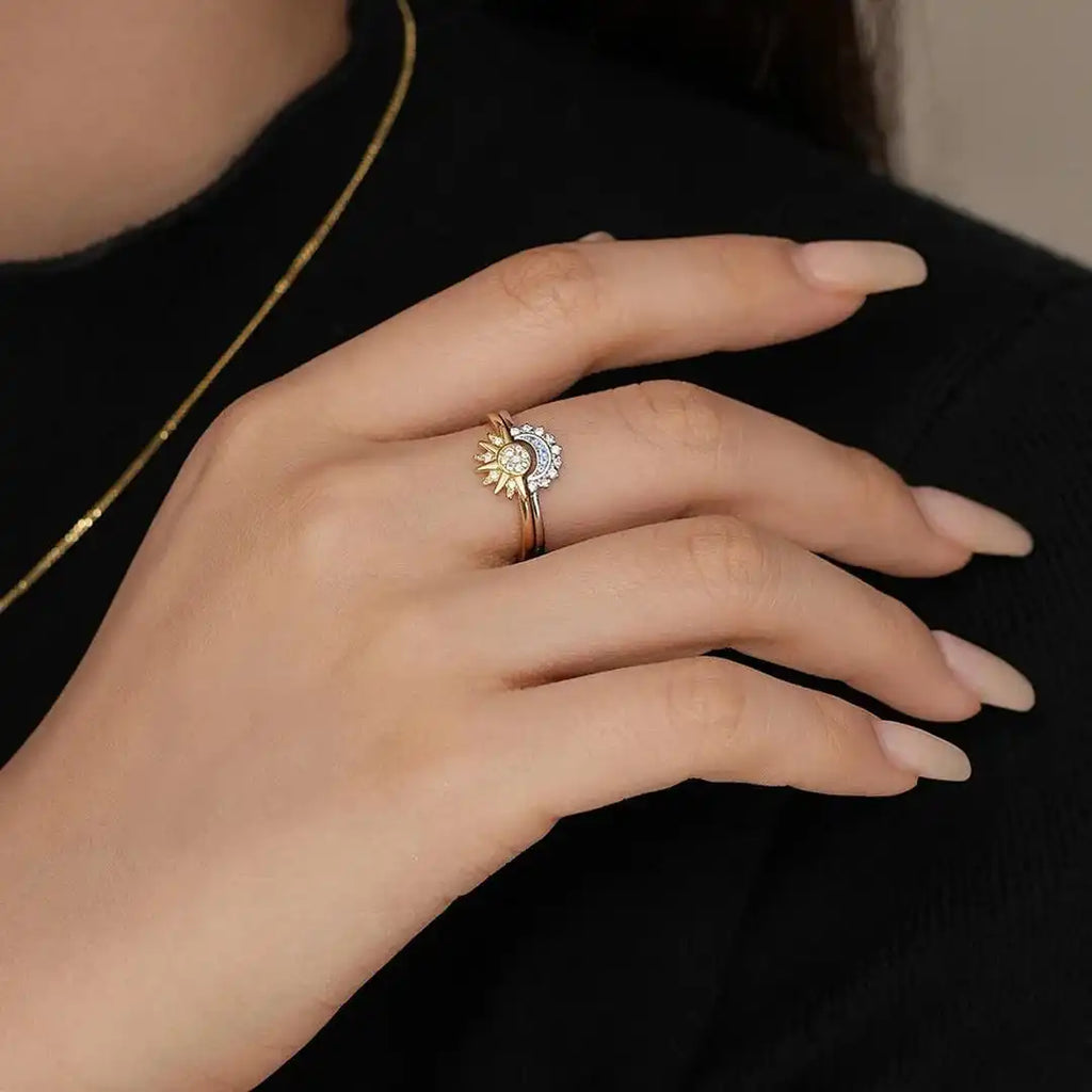 Juego de anillos de plata atemporales con circonitas de sol y luna