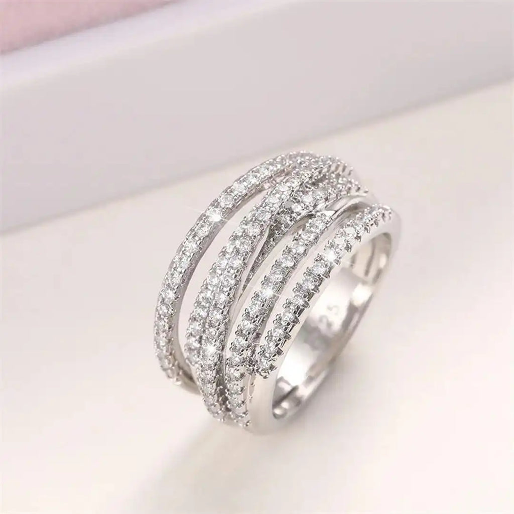 Anillo cruzado de circonita en capas