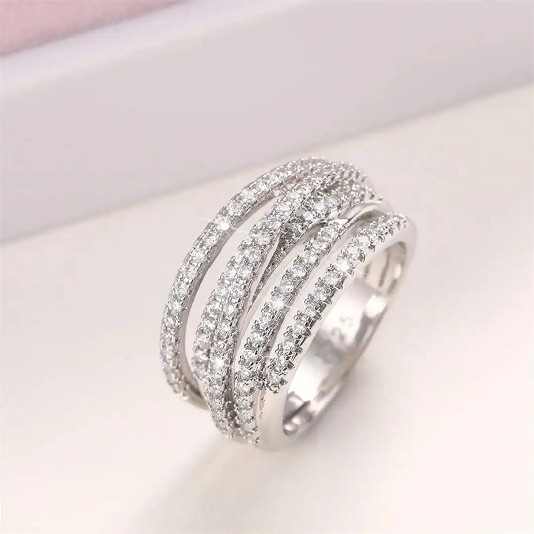 Anillo cruzado de circonita en capas