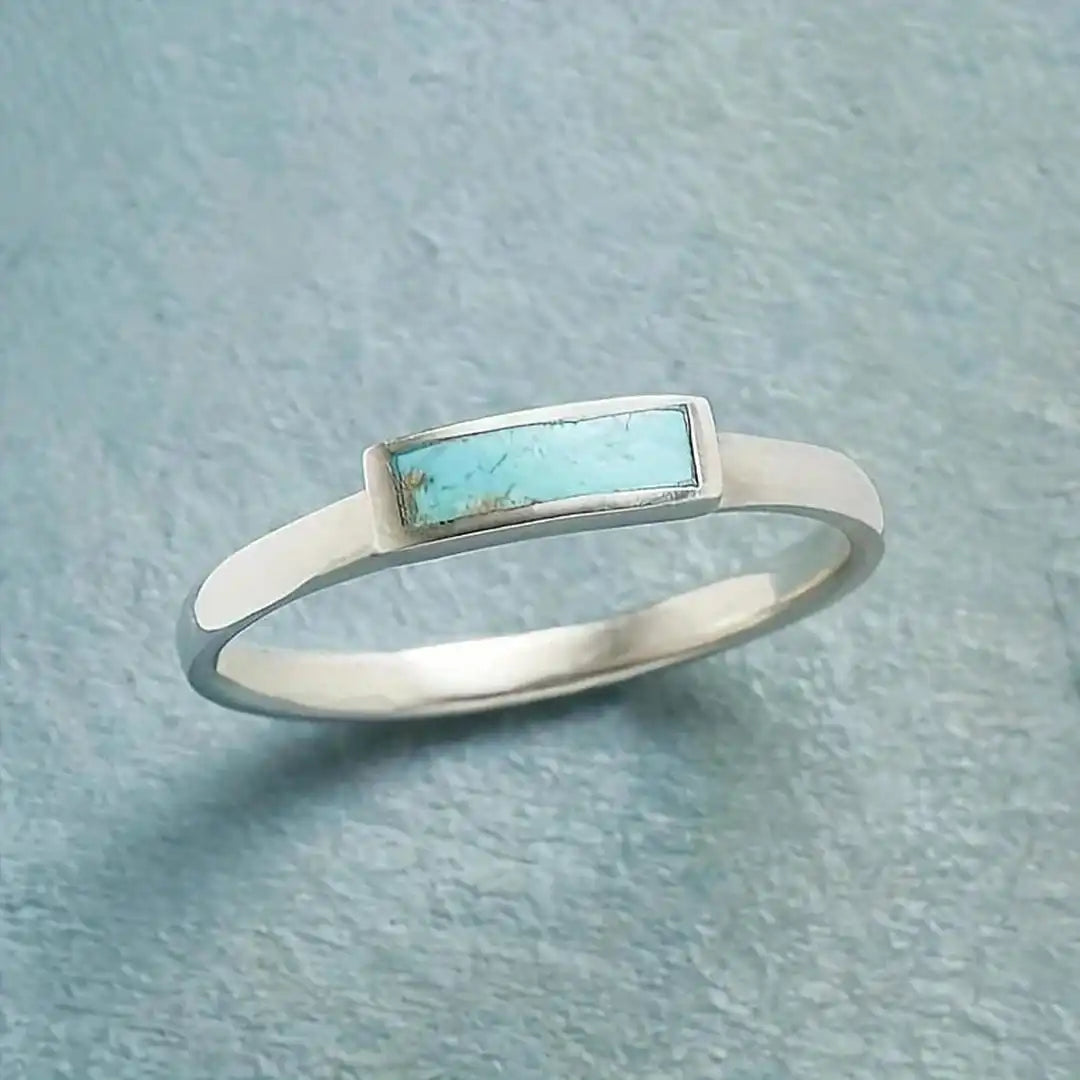 Anillo clásico de plata con barra de turquesa