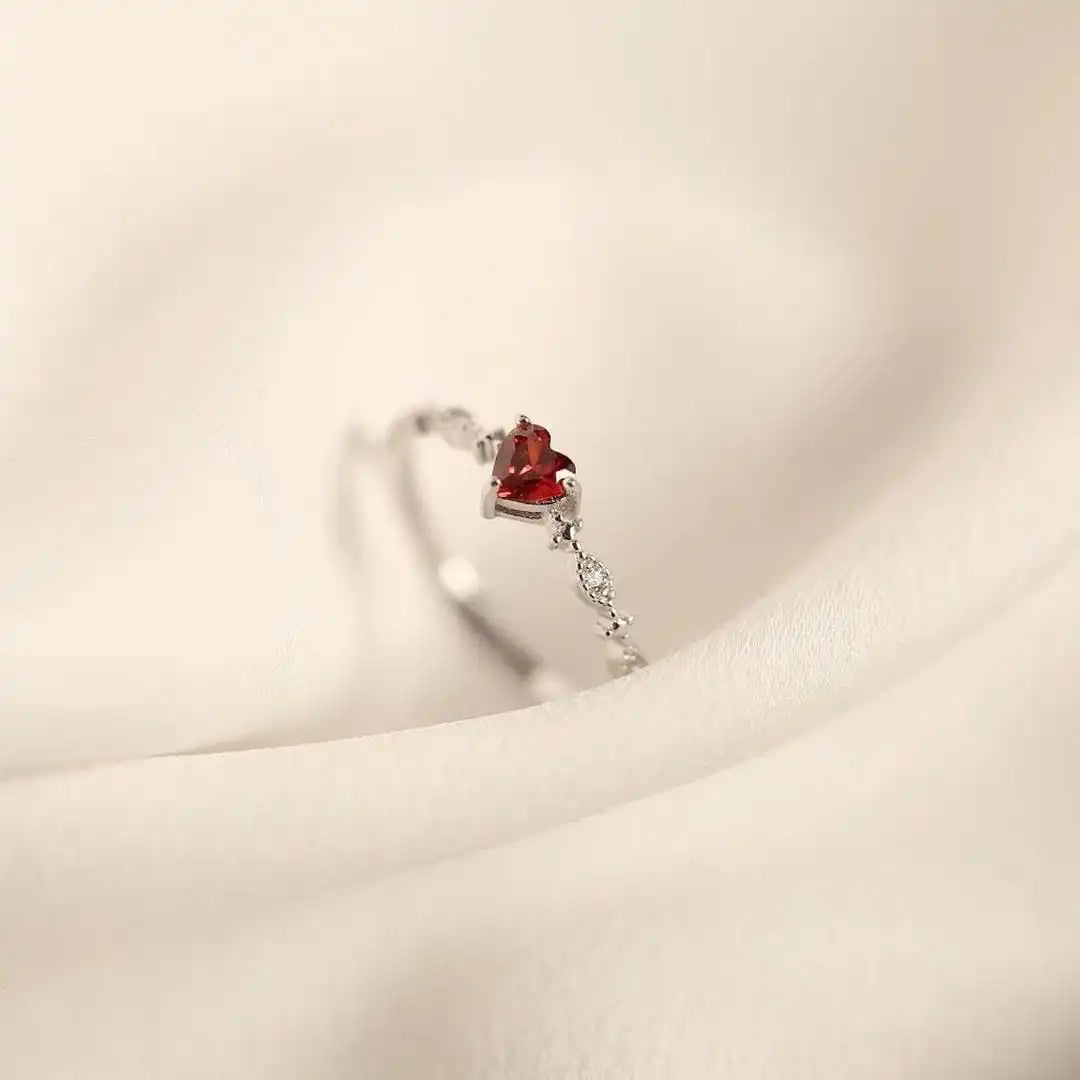 Anillo de banda con acento marquesa de Heartstone