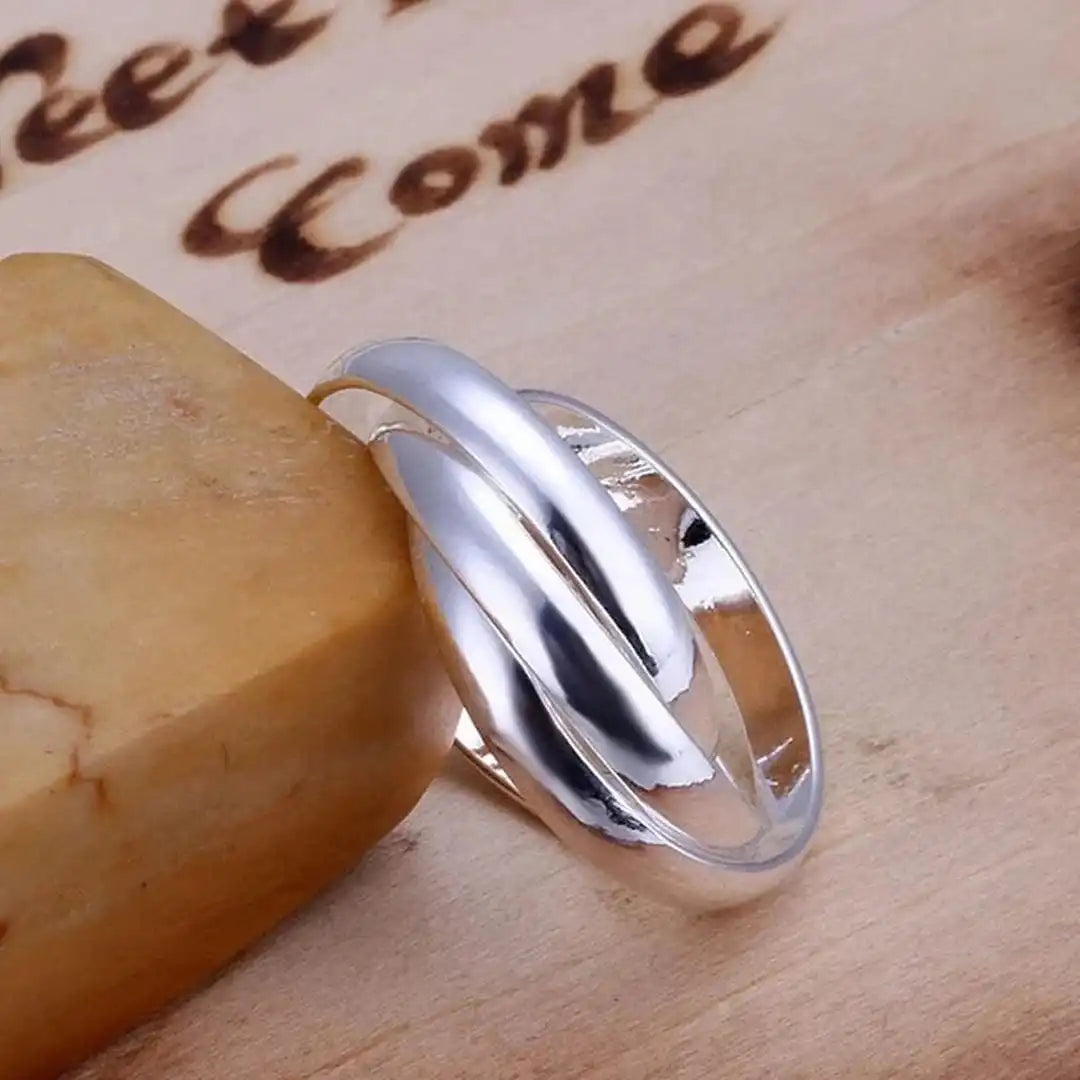 Anillos finos apilados de plata