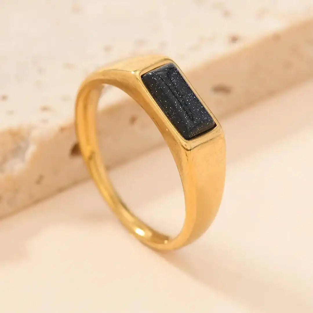Anillos de oro con piedras preciosas rectangulares elegantes
