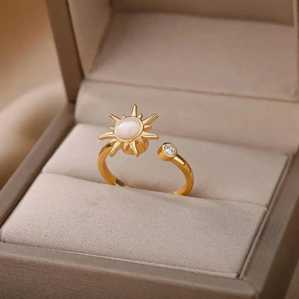 Anillo de oro Celestial Sunbeam con piedra lunar