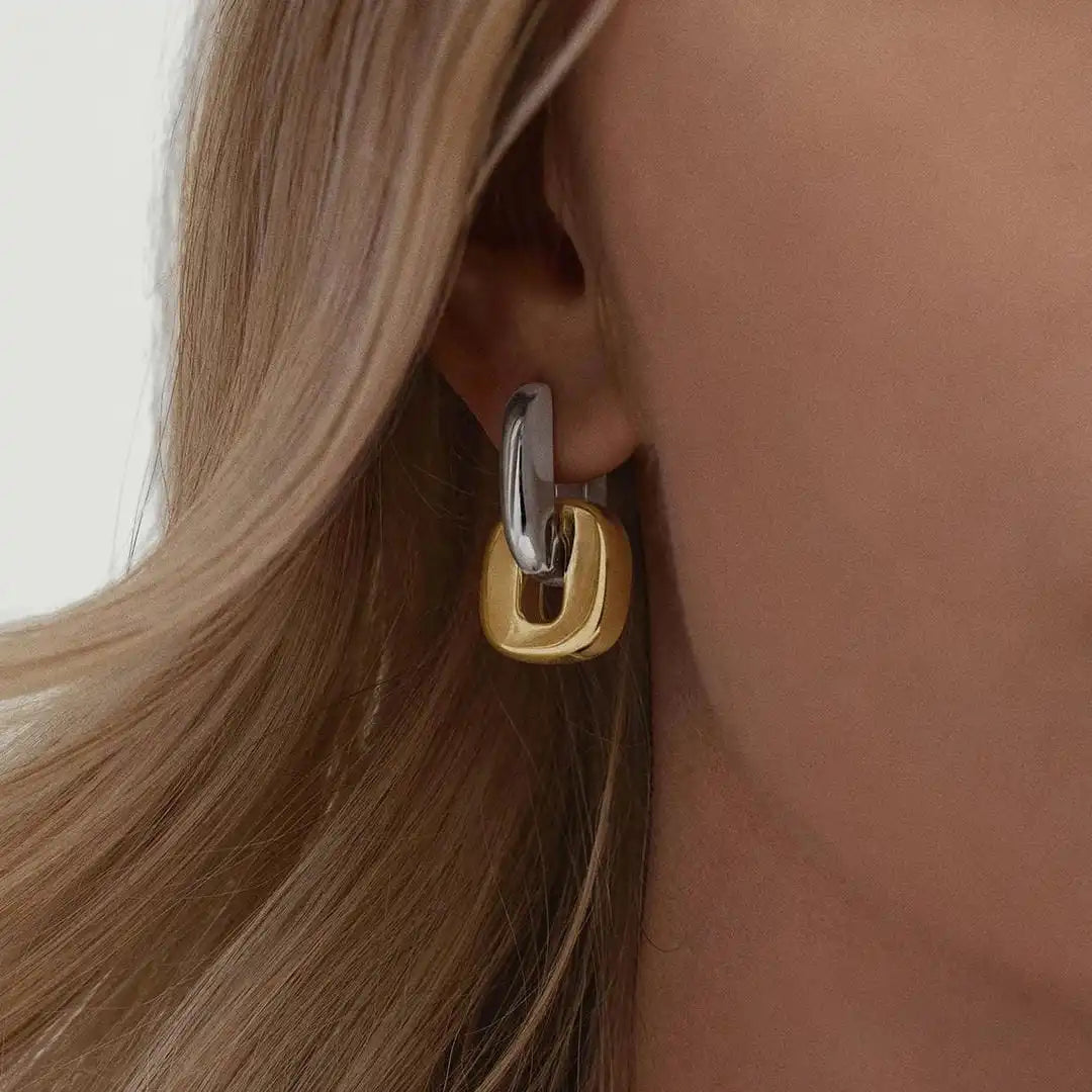 Pendientes ovalados minimalistas de oro de dos tonos