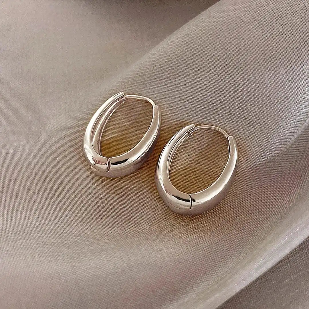 Aretes clásicos de aro dorados