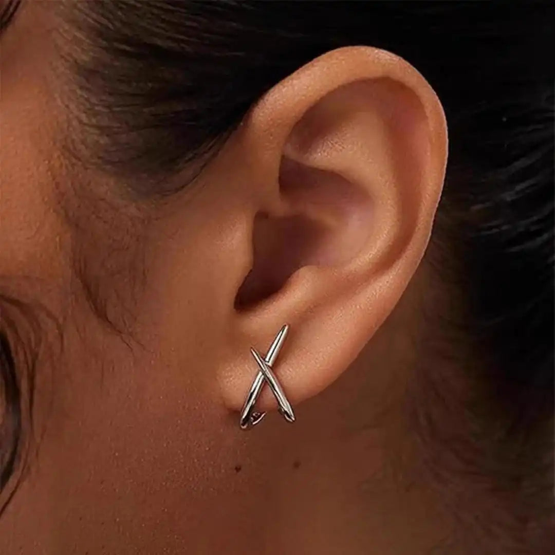 Pendientes de oro atemporales con cruz