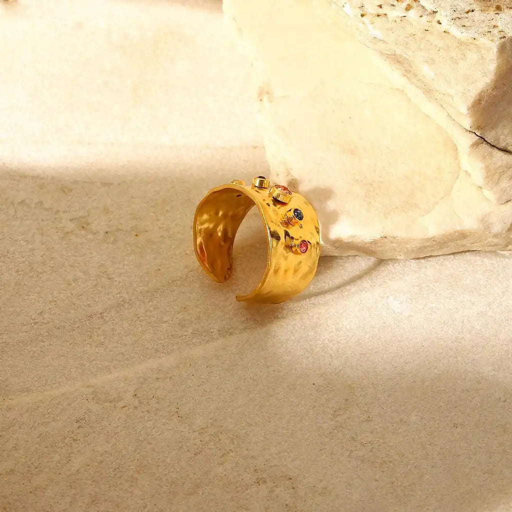 Anillo de circonita cúbica dorada vintage