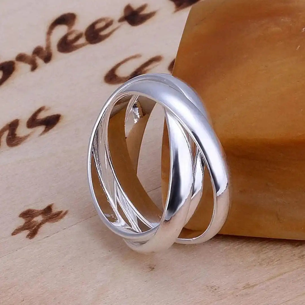 Anillos finos apilados de plata