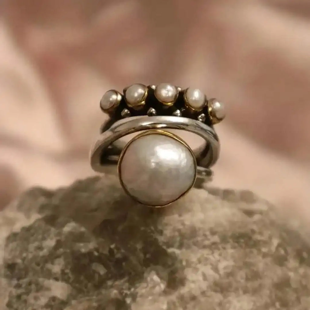 Anillo de órbita clásico de plata con perla