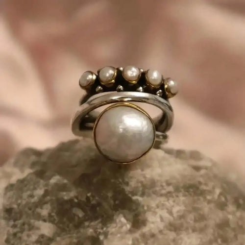 Anillo de órbita clásico de plata con perla