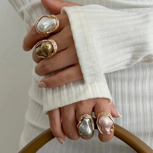 Anillos de cóctel gruesos con perlas barrocas