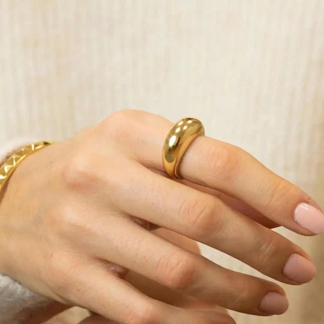 Anillo Arco Dorado Intemporal