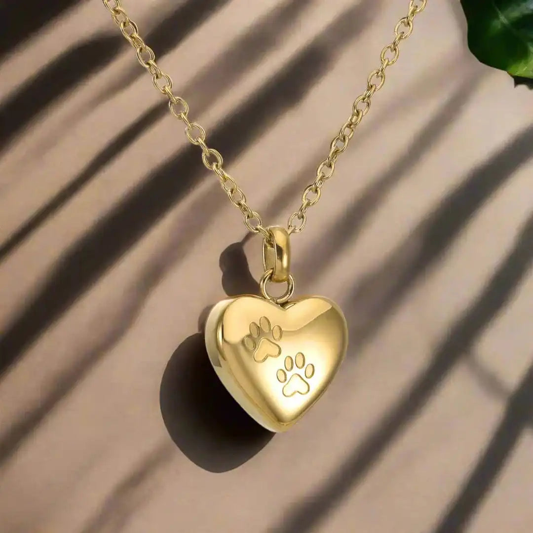 Collar de urna conmemorativa para mascotas, colgante en forma de corazón con grabado de huella de pata