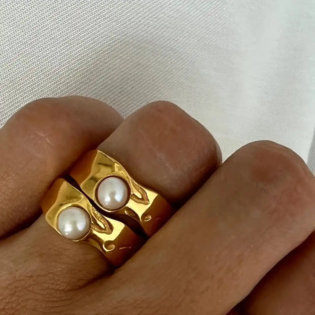 Anillo vintage de perlas doradas