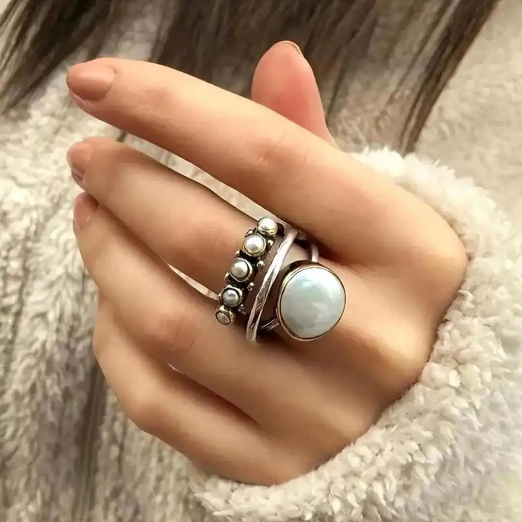Anillo de órbita clásico de plata con perla