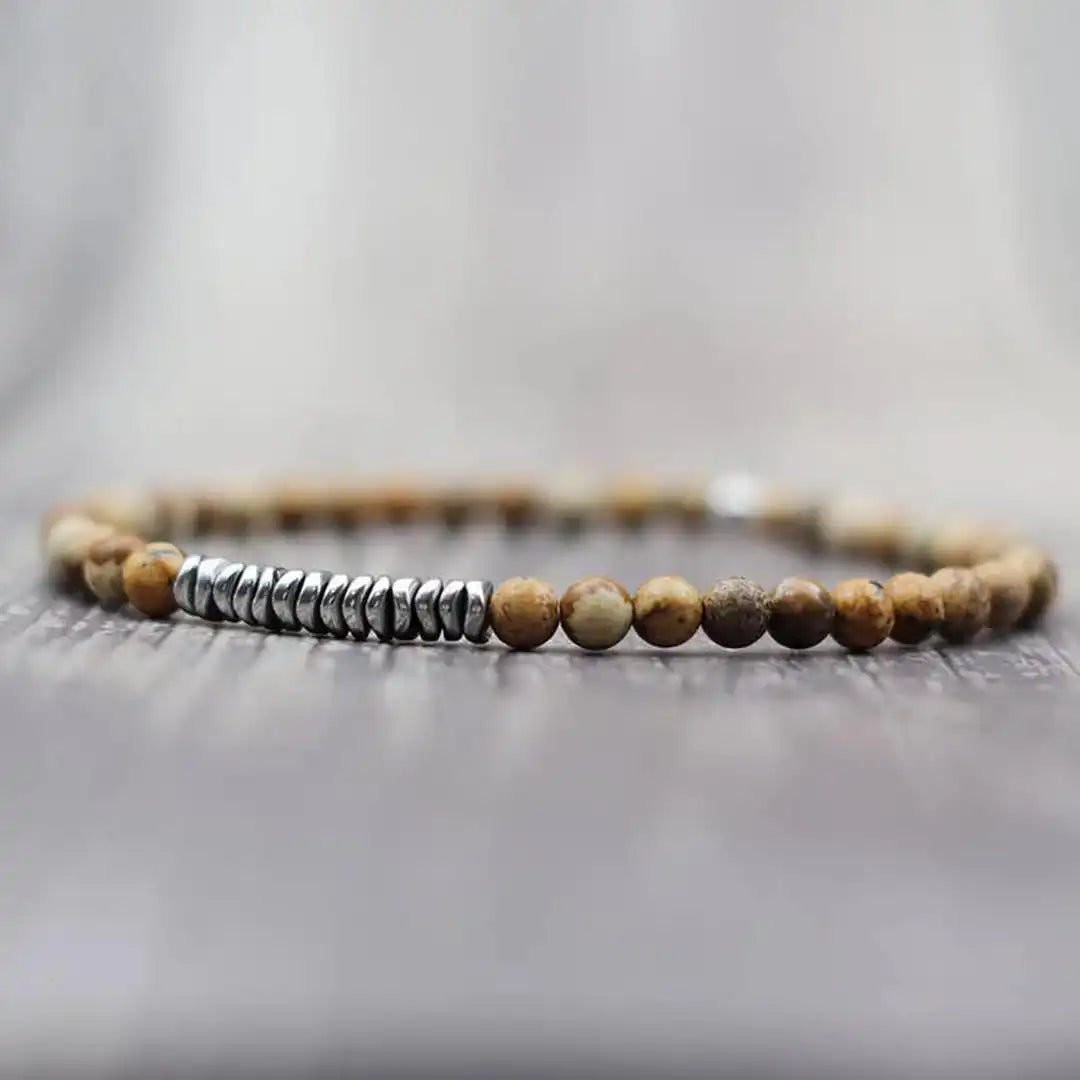 Pulsera atemporal de roca volcánica