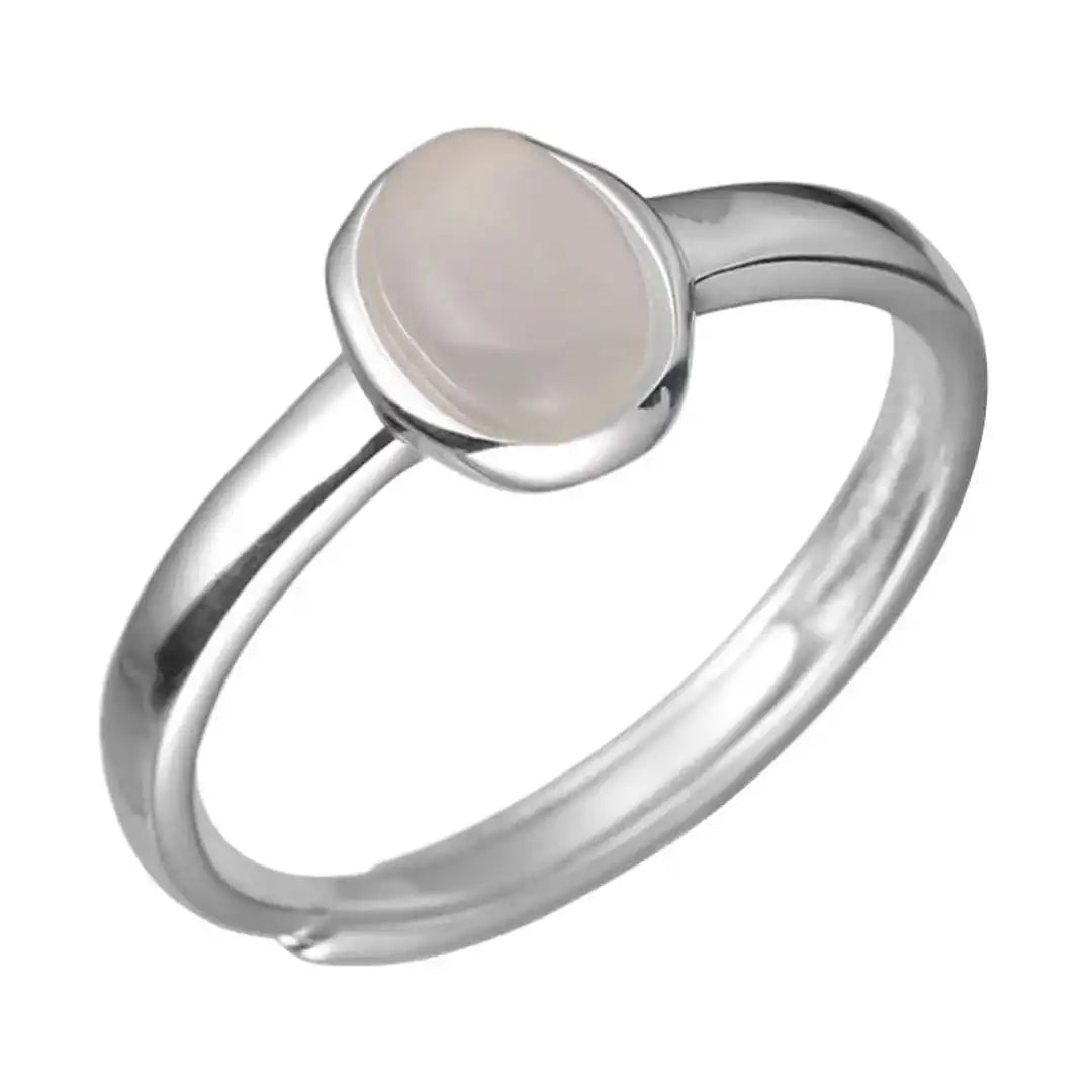 Anillo Minimalista Ovalado de Plata con Piedra Lunar