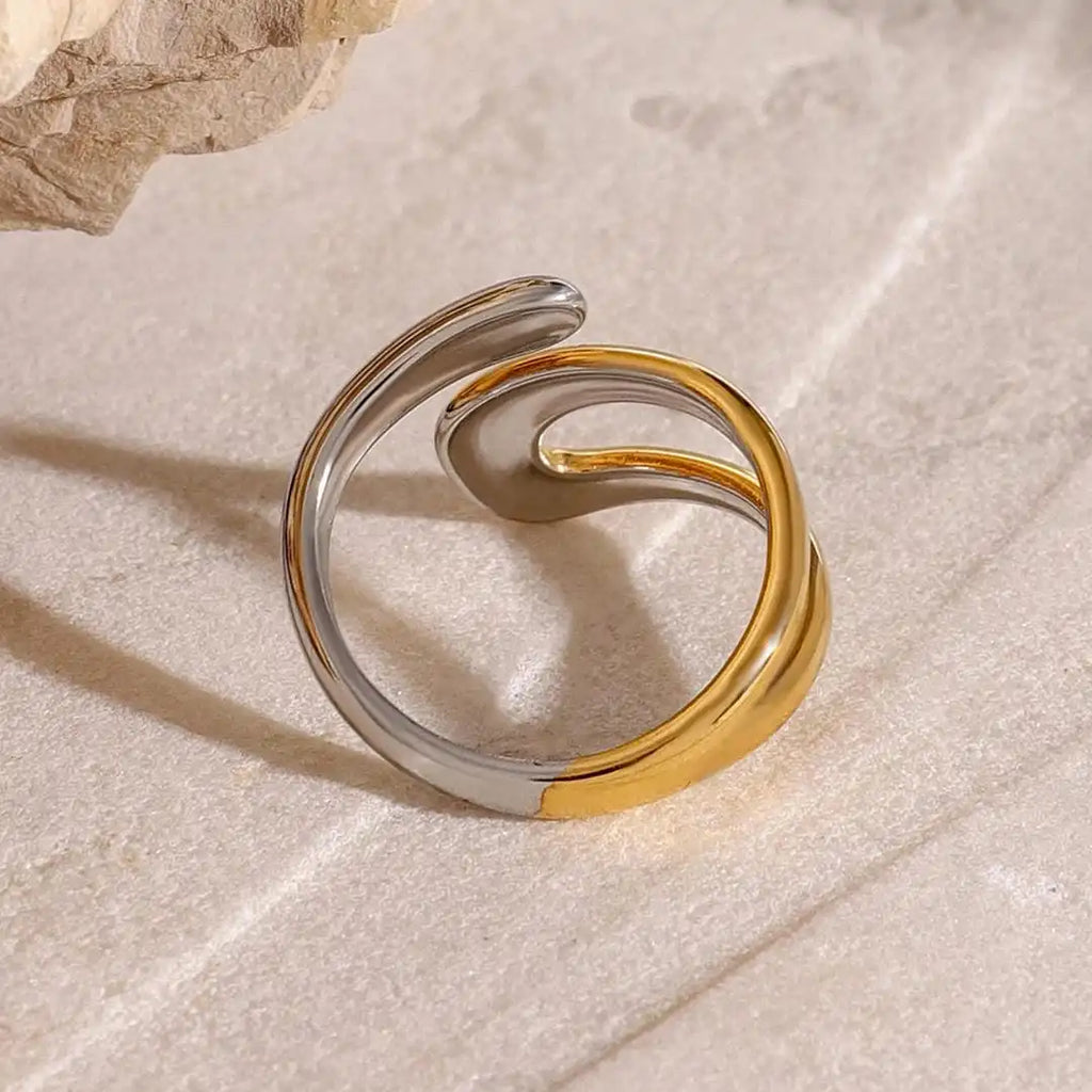 Anillo abierto de oro atemporal