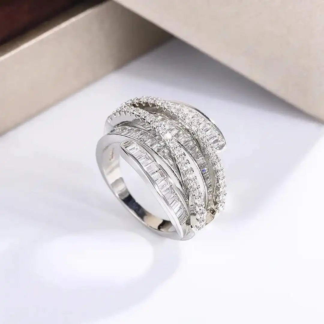 Anillo de Plata Ajustable con Circonita