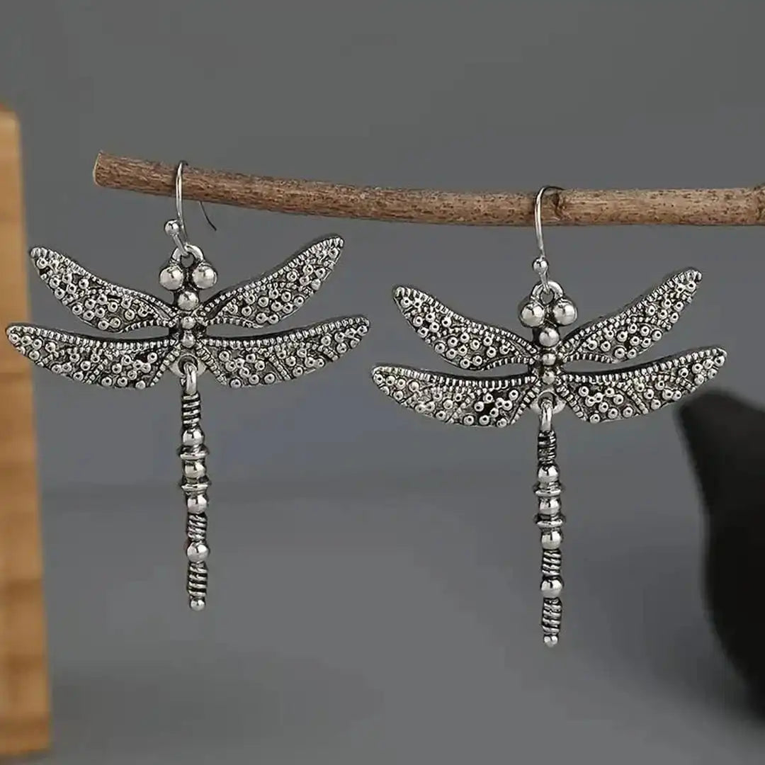 Pendientes Retro Plateados con Patrón de Libélula Tallada Vintage