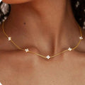 Collar de circonitas con incrustaciones de flor preciosa