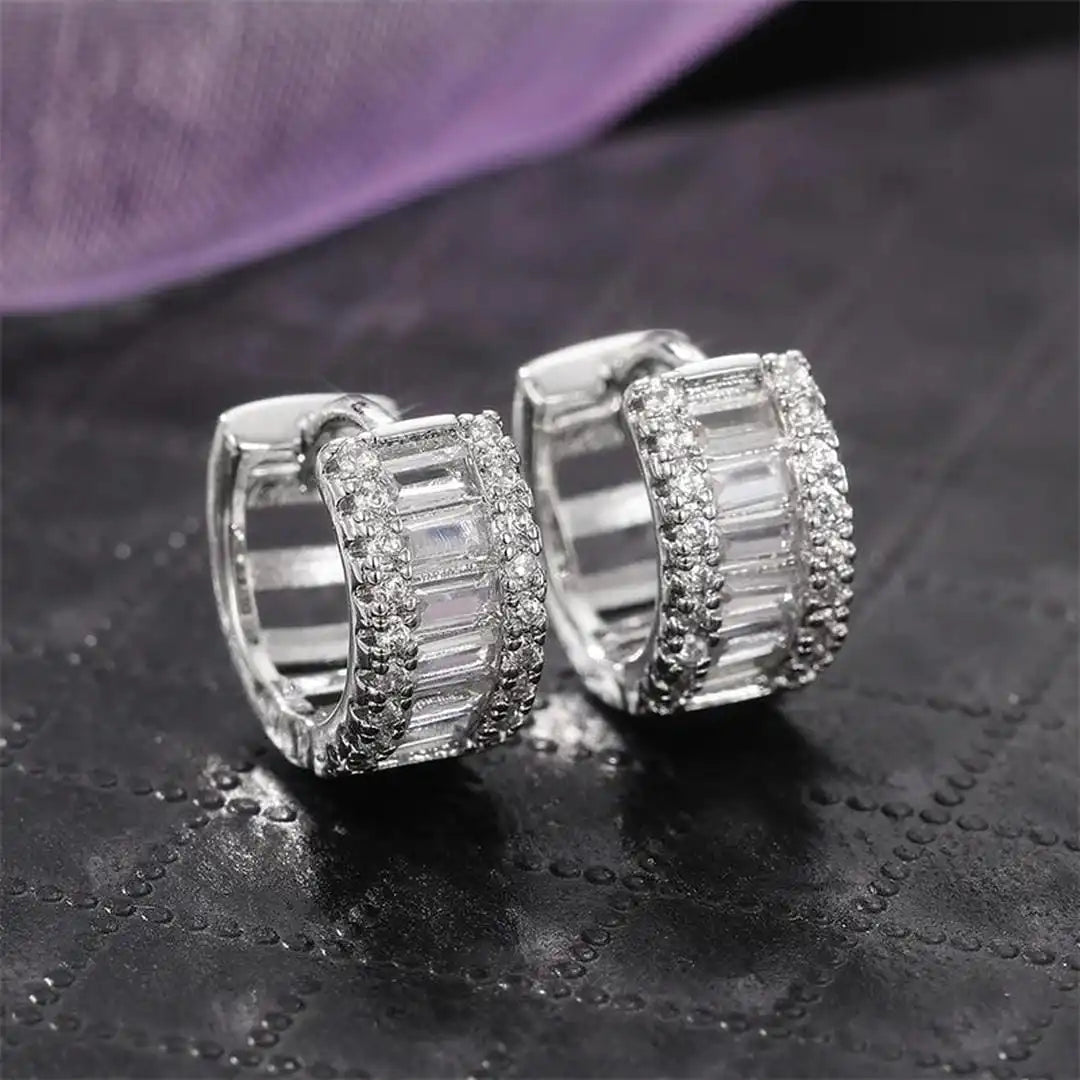 Pendientes de aro con circonitas y forma de mini baguette